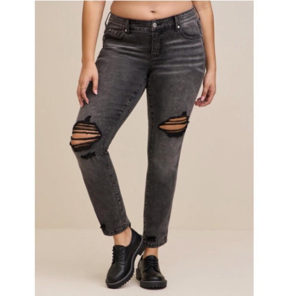 TORRID Black Distressed Boyfriend Straight Vintage Stretch Jeans Size 14S - Picture 1 of 14